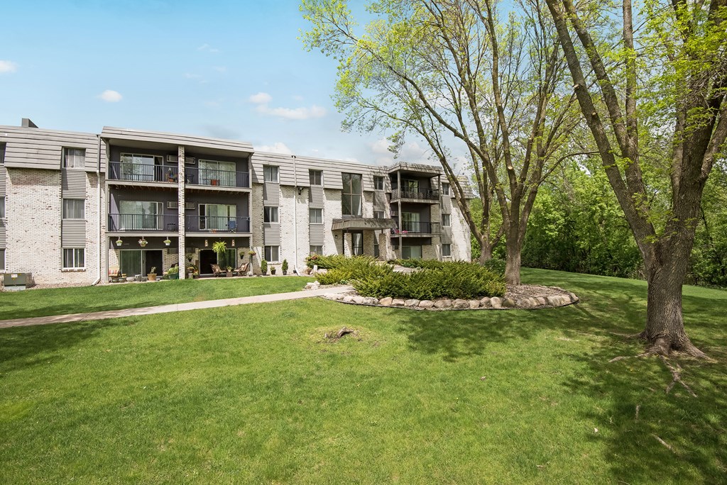 Maplewood Apartments | Maplewood, MN