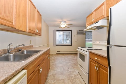Montreal Courts Apartments in Little Canada, MN| Kitchen