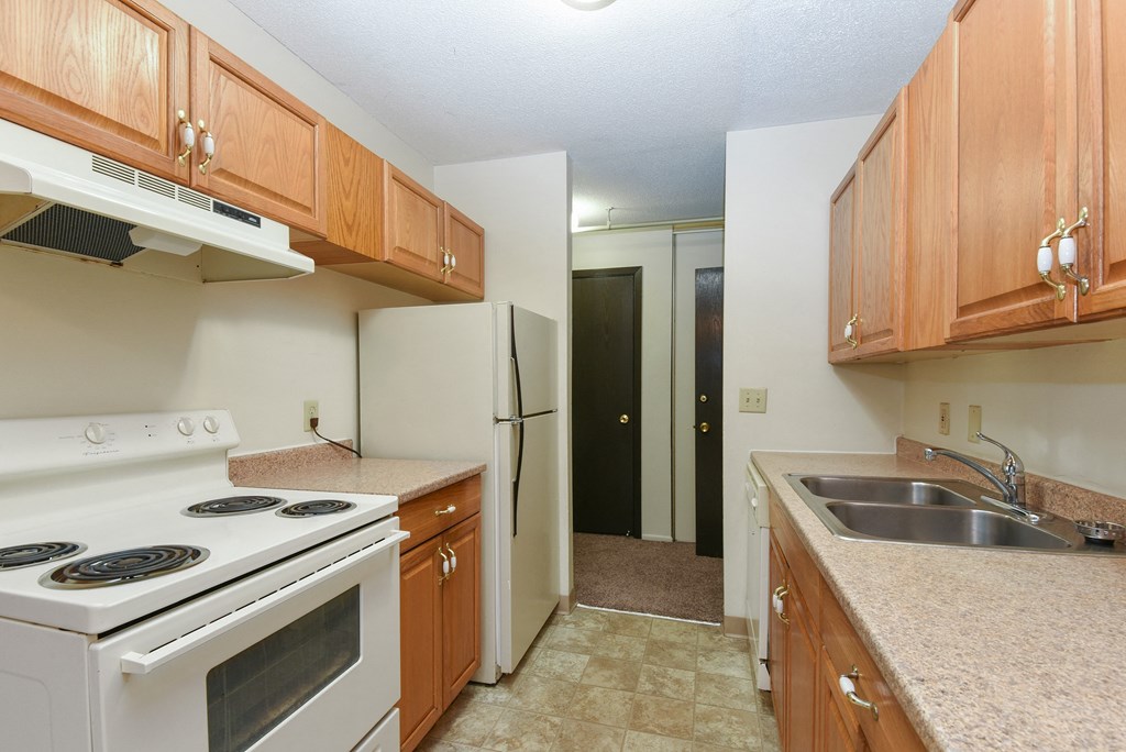 Montreal Courts Apartments in Little Canada, MN | Kitchen