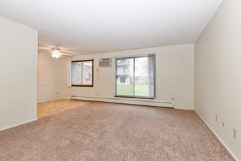 Montreal Courts Apartments | Living Room Montreal Courts Apartments | Living Room - Photo Gallery 4