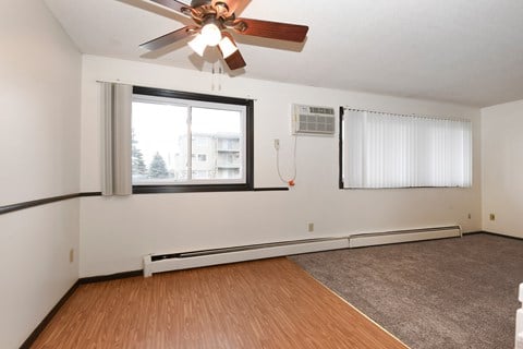 Montreal Courts Apartments in Little Canada, MN | Dining Room