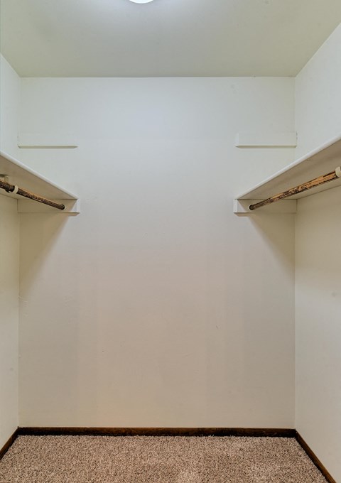 Roughrider 1 Apartments | Closet