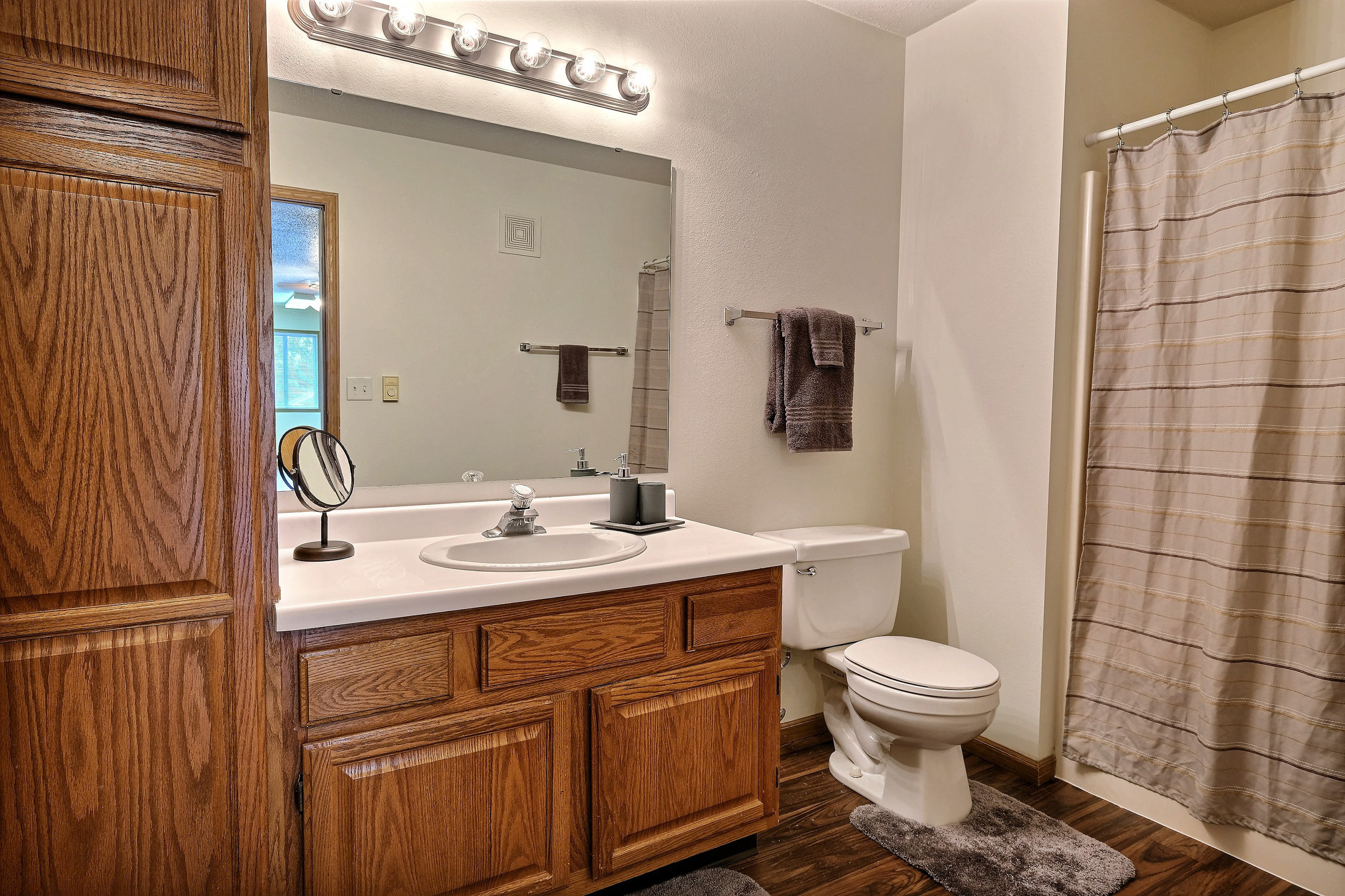 Oxford Apartments | 2 Bedroom | Bath