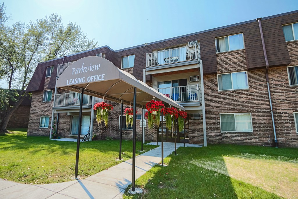 Coon Rapids, MN Parkview Estates-Exterior