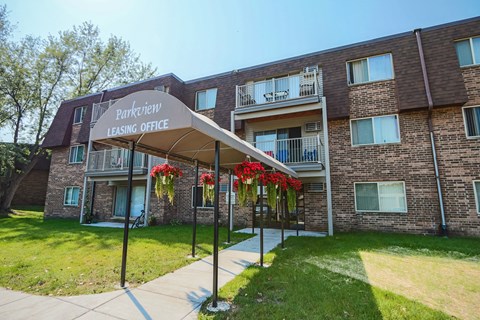 Coon Rapids, MN Parkview Estates-Exterior