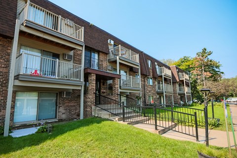 Parkview Estates in Coon Rapids, MN | outdoor buildings