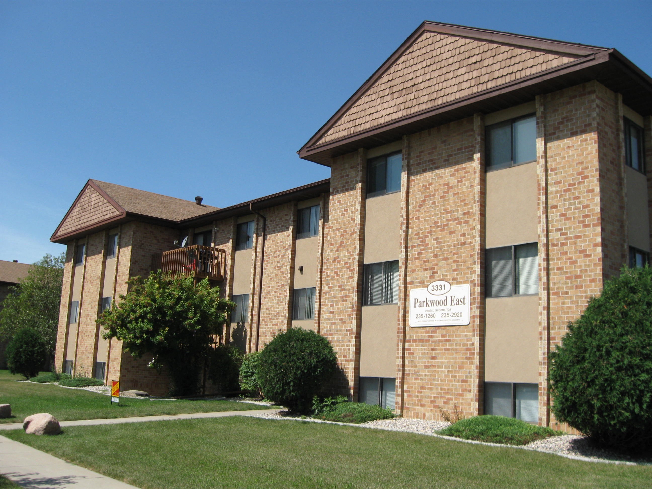 Parkwood East & West Apartments | Fargo, ND