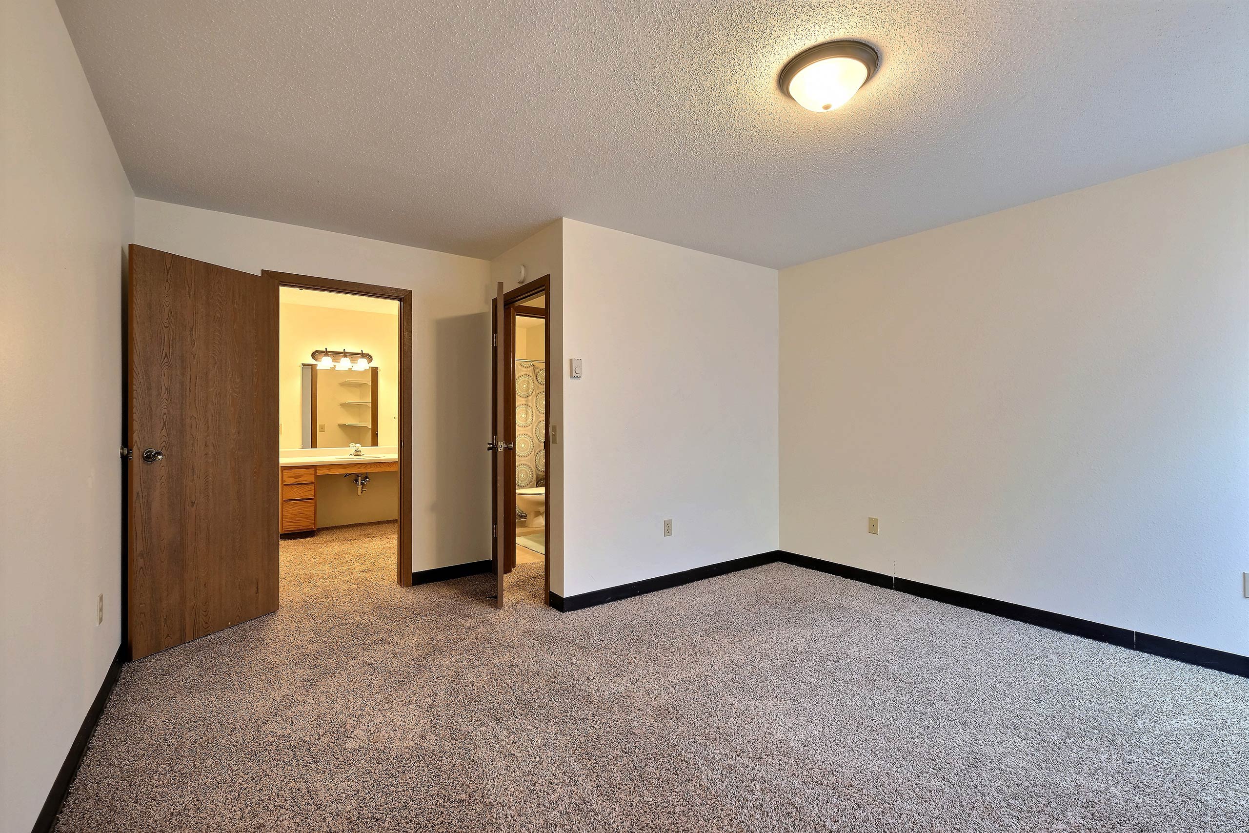 a bedroom with a bathroom attached. Fargo, ND Prairiewood Meadows