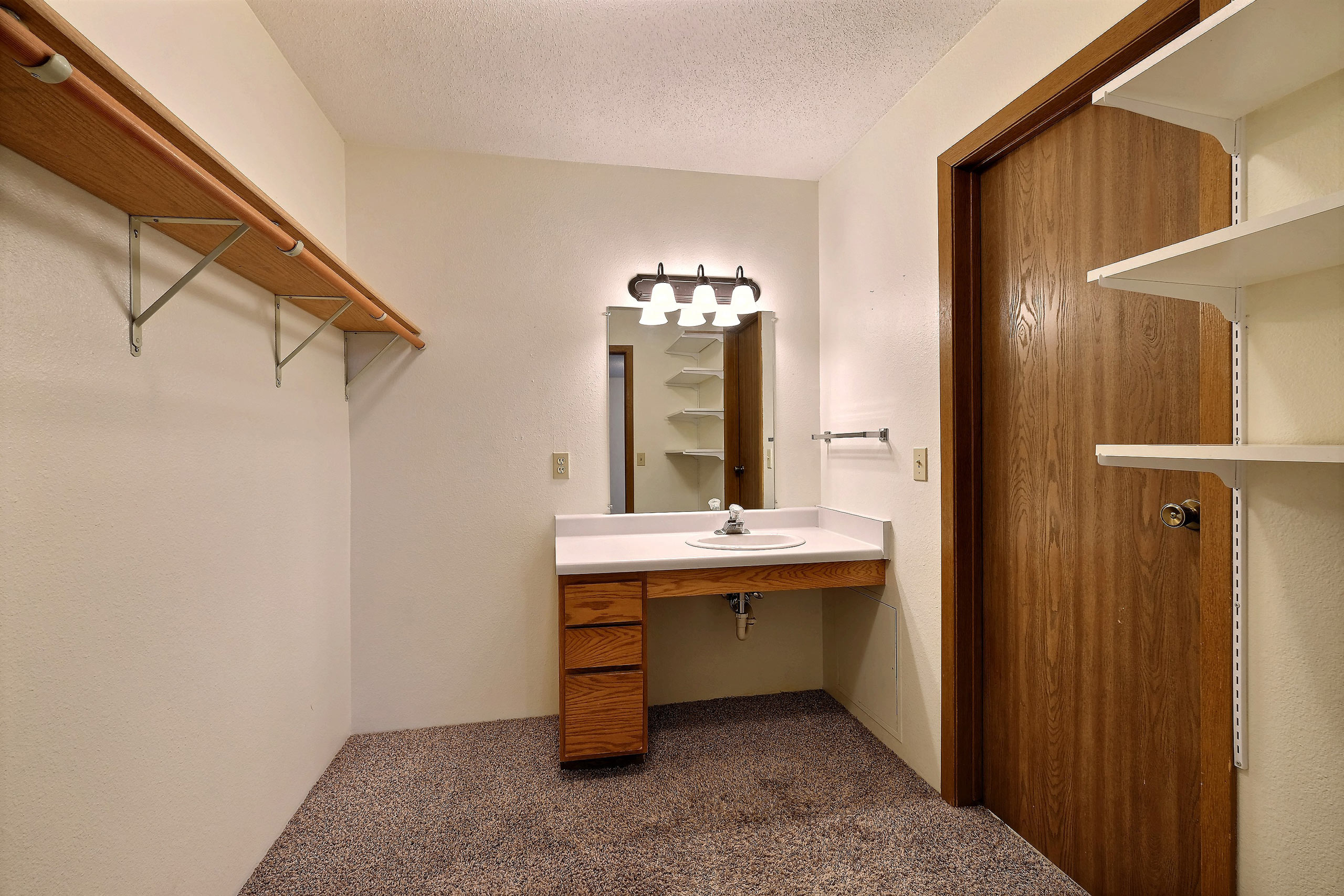 Prairiewood Meadows Apartments | 2 Bdrm - Mstr Bdrm Closet