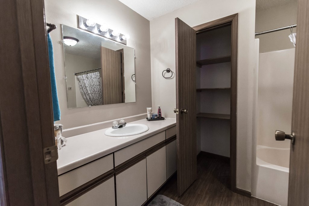 Grand Forks Primrose Apartments. A bathroom with a closet