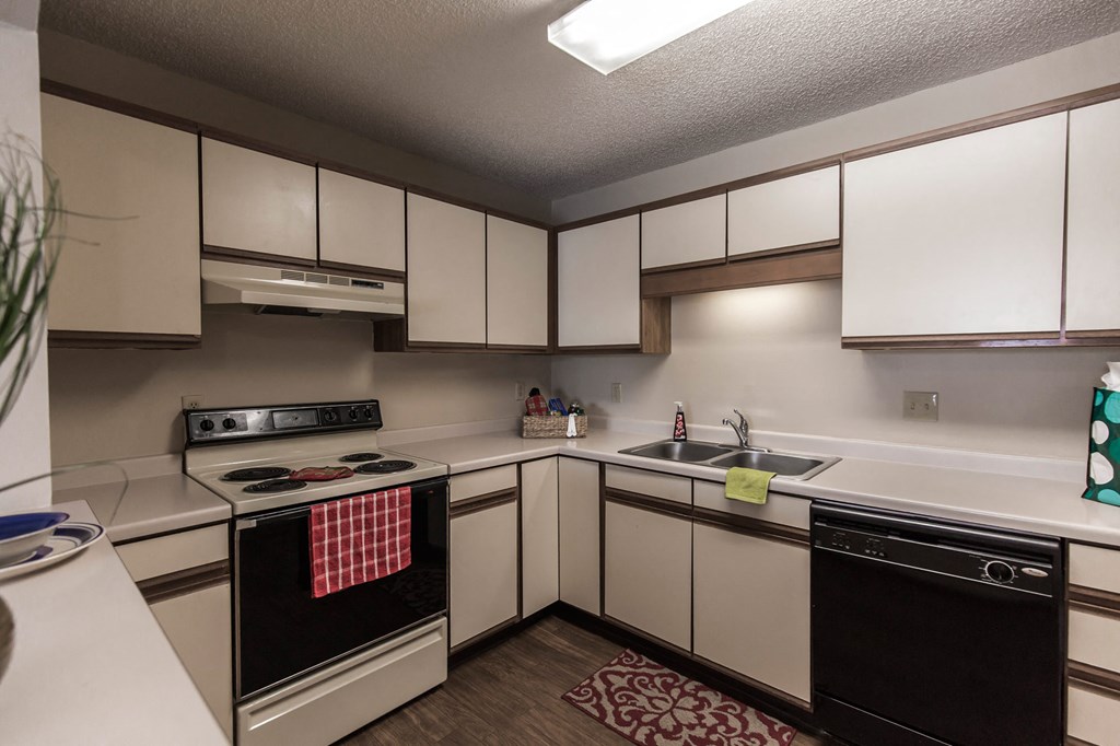 Grand Forks Primrose Apartments. A kitchen with white and black appliances