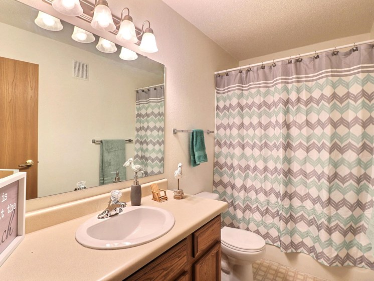 Foxboro Court Townhomes | Bathroom