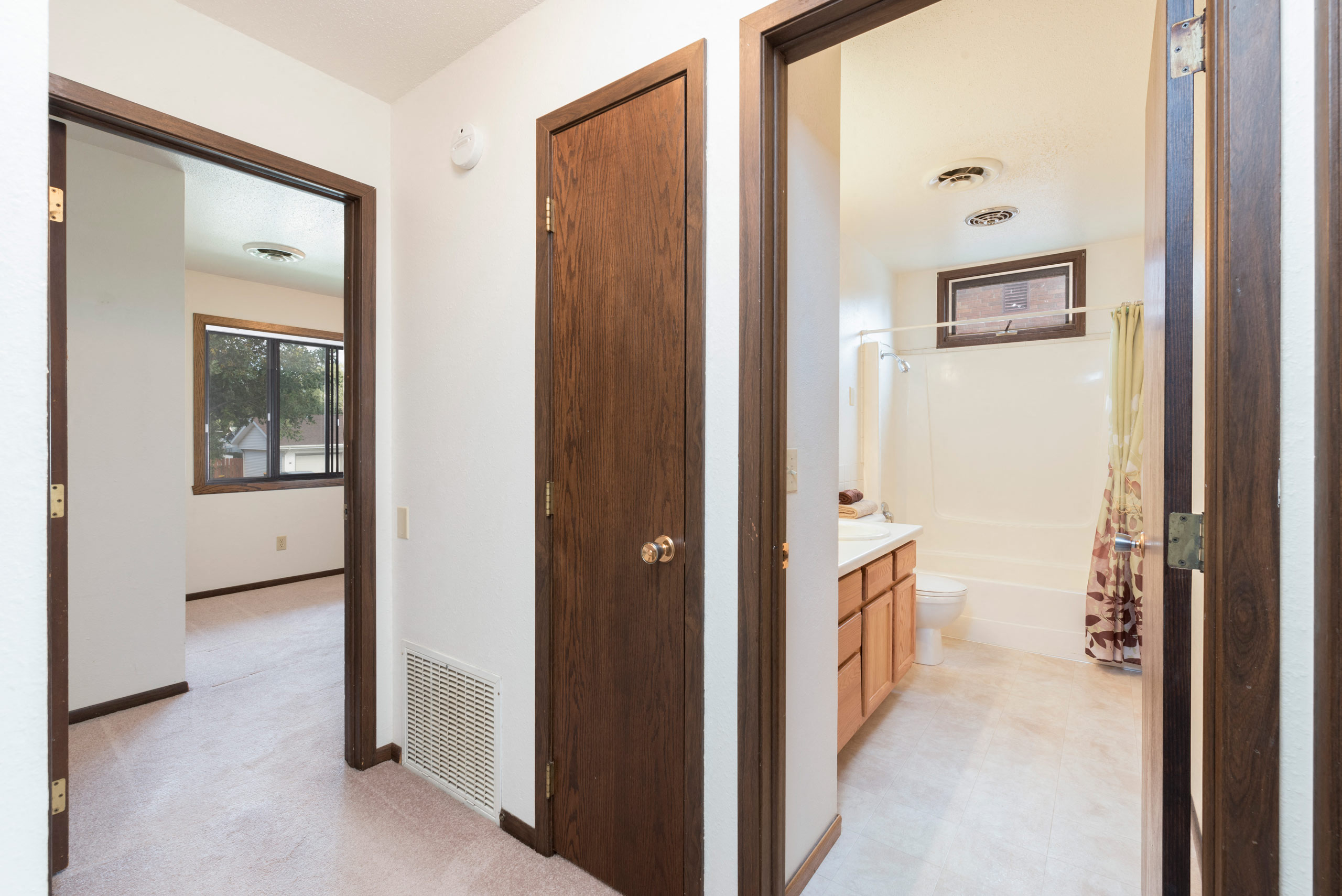 Riverpark Apartments - 2 Bdrm - Hallway-Bath