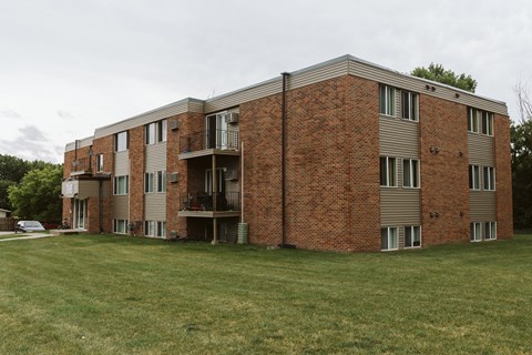 Grand Forks, ND Riverwood Apartments. A red brick apartment building with a green yard