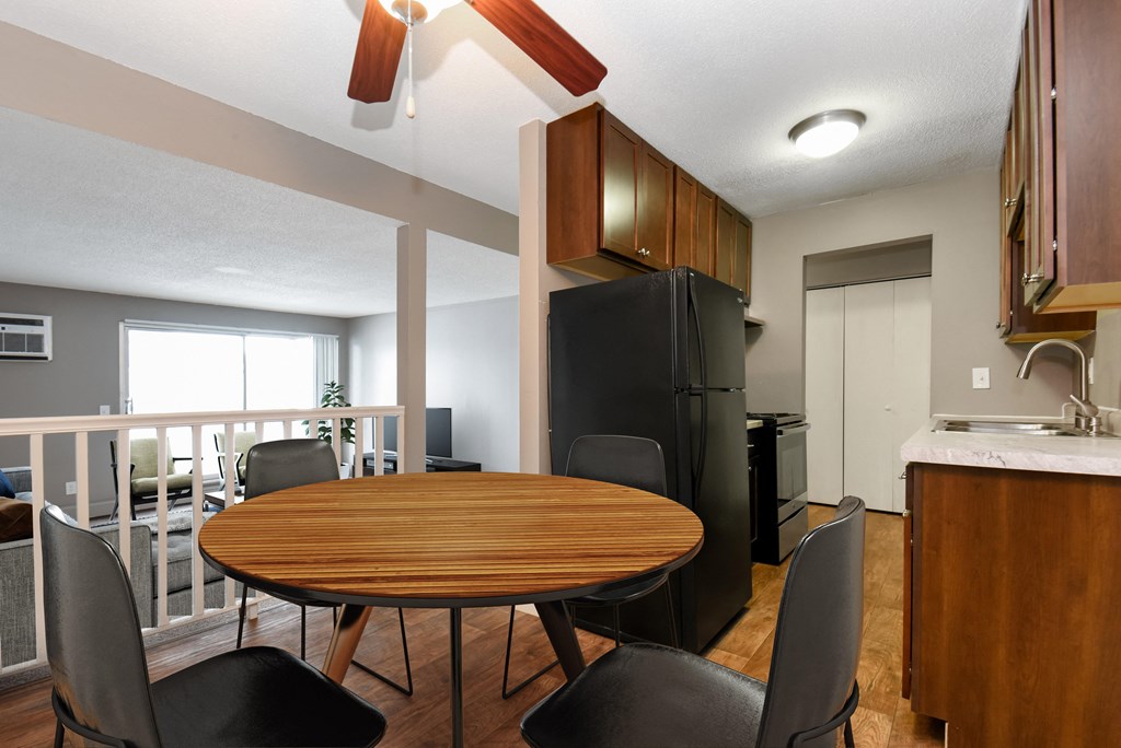 Roseville, MN Roseville Apartments | Furnished Dining Room