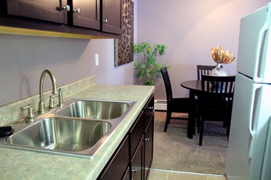 Rosedale Apartments | Kitchen | Dining - Photo Gallery 2