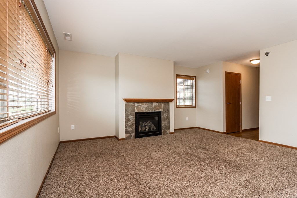 Grand Forks Sterling Pointe Apartments. A living room with a fireplace