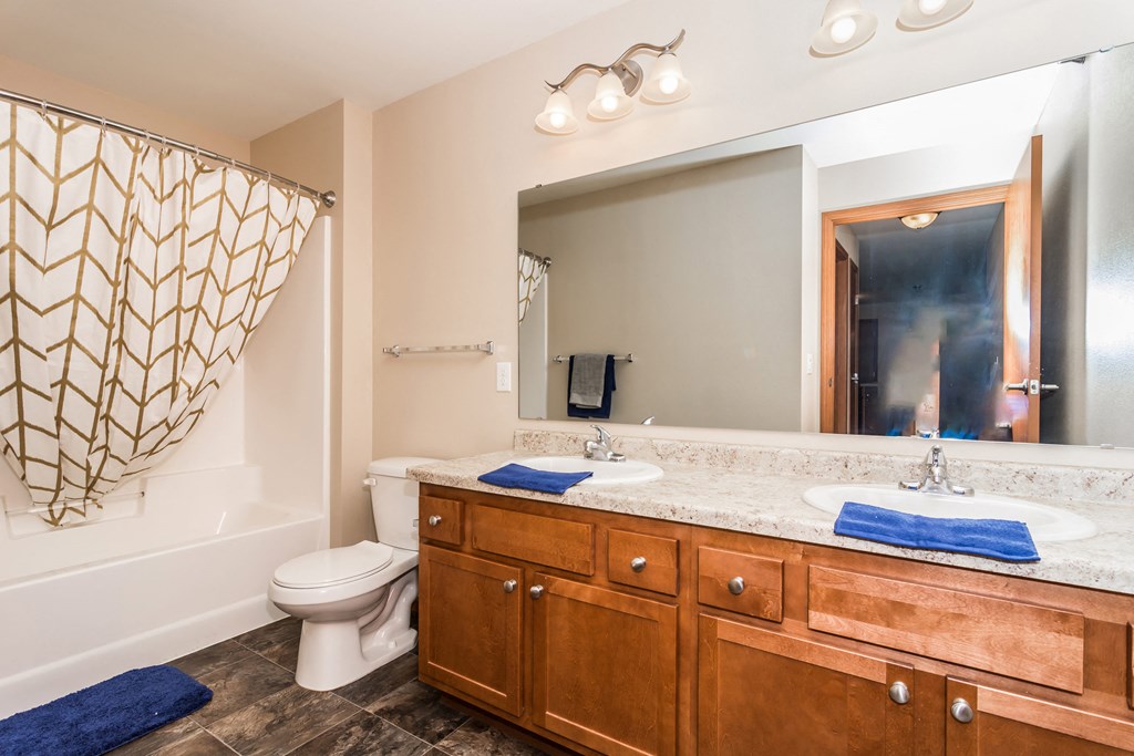 Sterling Pointe Apartments | Bathroom