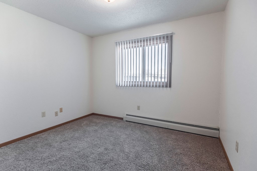 Grand Forks, ND Sunview apartments. a bedroom with white walls and a window