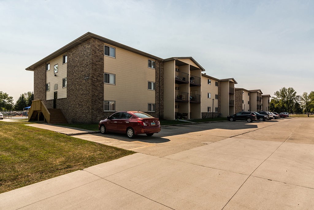 Sunview Apartments | Grand Forks, ND