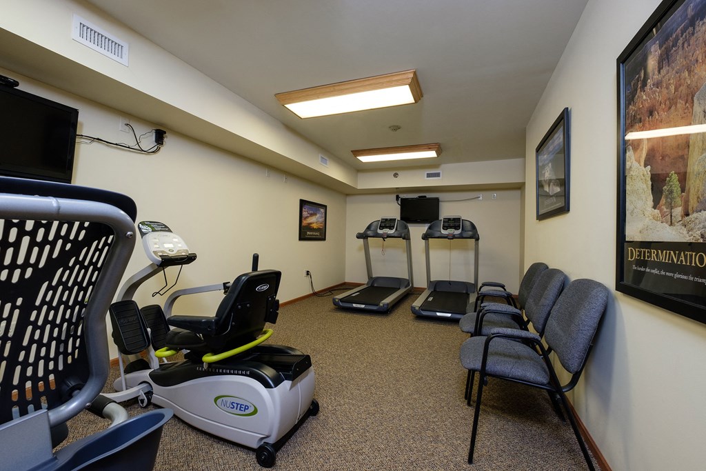 a fitness room with chairs. Fargo, ND Crossroads Apartments