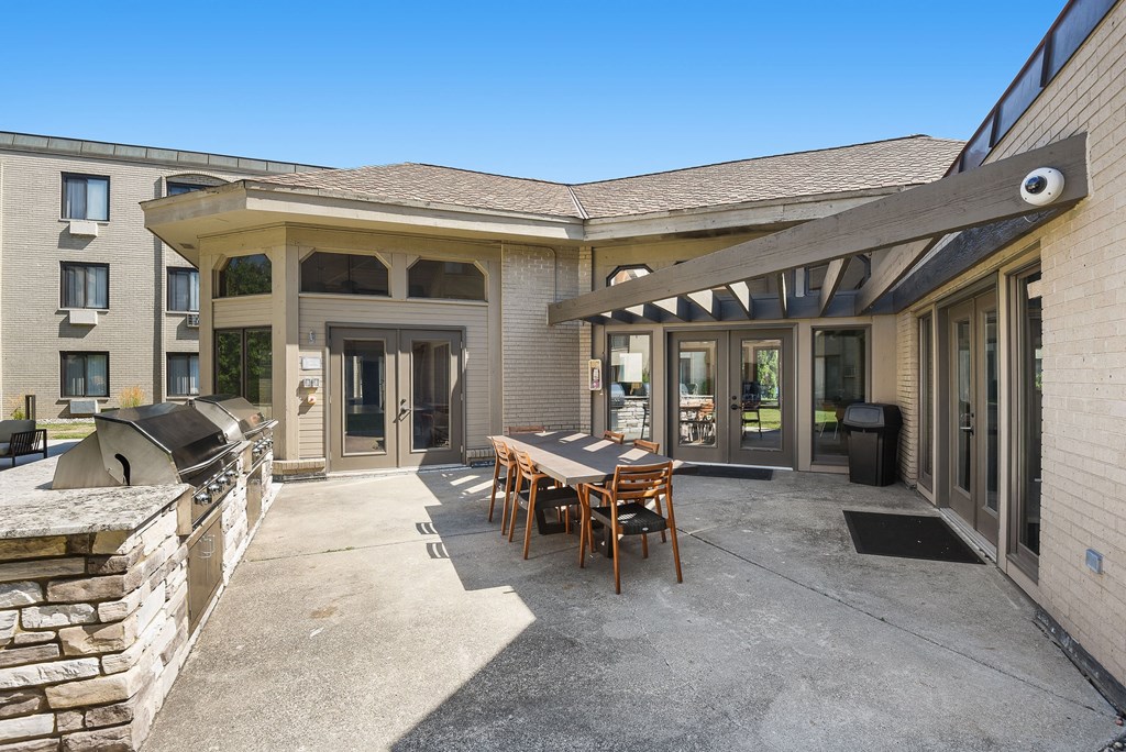 The Edge of Uptown Apartments | Patio & Grill