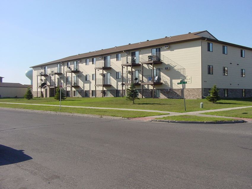 Twin Parks Apartments | Fargo, ND - Photo Gallery 1