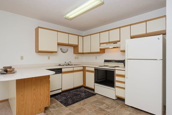 Twin Parks Apartments | 1 Bedroom | Kitchen Twin Parks Apartments | 1 Bedroom | Kitchen - Photo Gallery 2