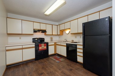 Twin Parks Apartments | 2 Bedroom | Kitchen - Photo Gallery 5