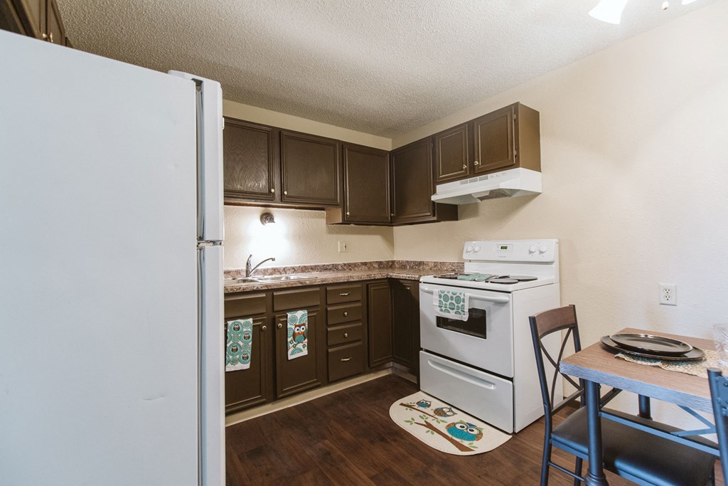 Grand Forks, ND Twin Drive Apartments | Kitchen Grand Forks, ND Twin Drive Apartments. A kitchen with white appliances.