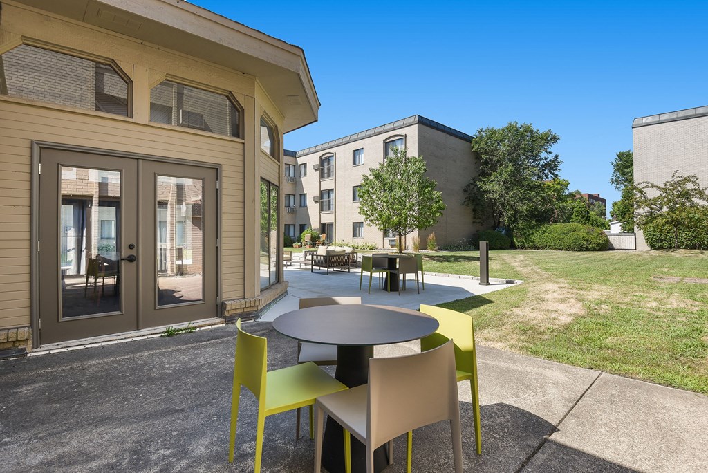 The Edge of Uptown Apartments | Patio
