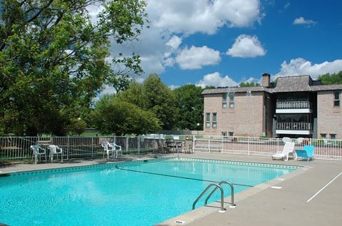 Golden Valley, MN Valley View Apartments | Outdoor Swimming Pool