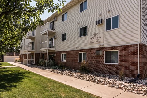 Grand Forks, ND Vista Apartments. Exterior