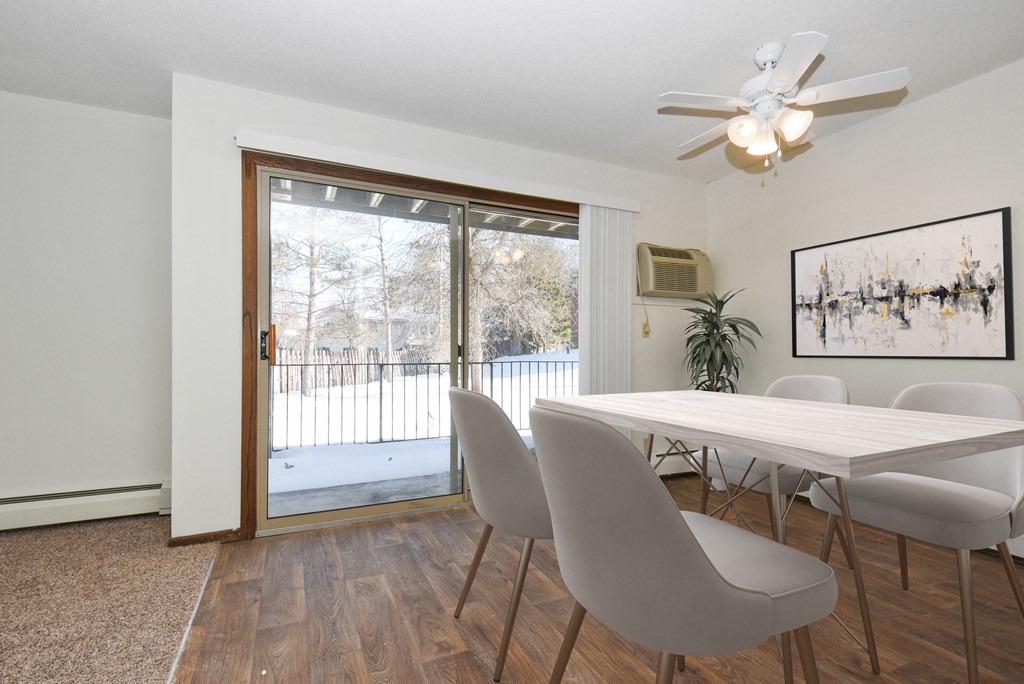 Dining Area  at Glen Pond Apartments, Eagan