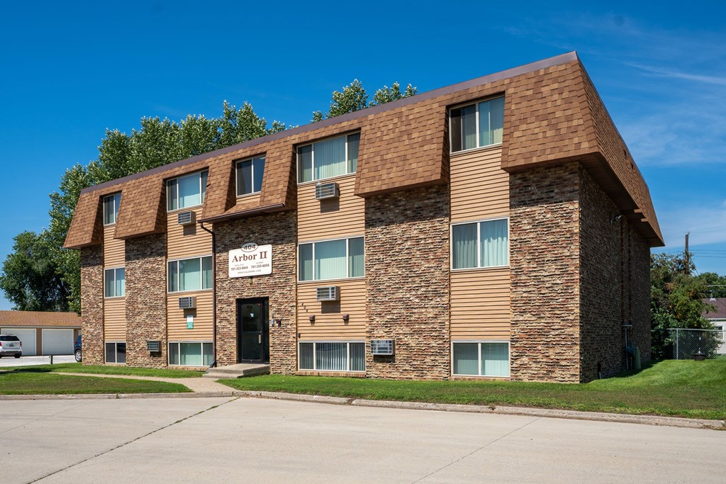 A building with the name Arbor II on it. Bismarck, ND Arbor 404 Apartments
