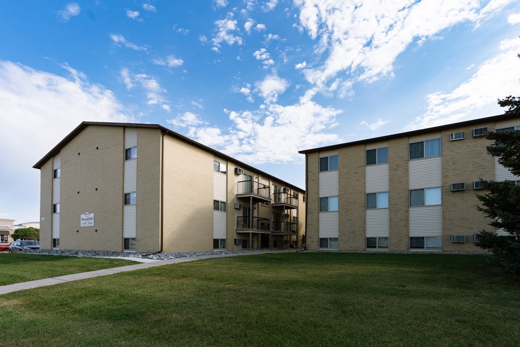 our apartments are on the corner of a green lawn and a blue sky. Fargo, ND Brookfield Apartments