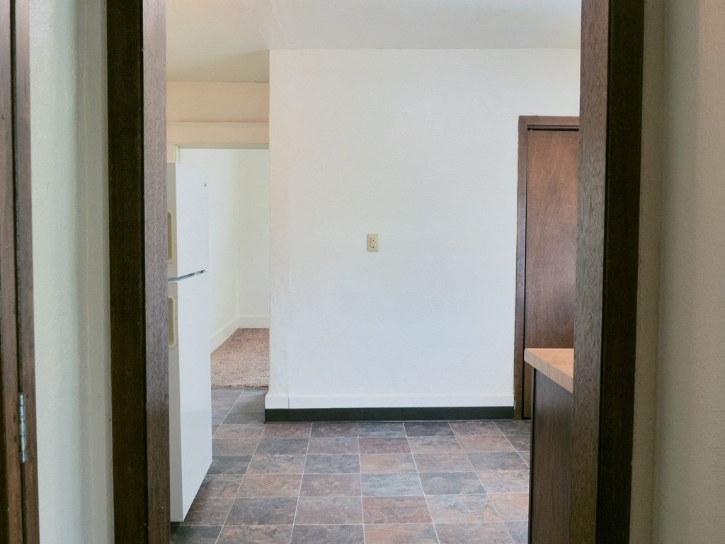 Fargo, ND Cityside Apartments  a look into the kitchen from the entry hallway.