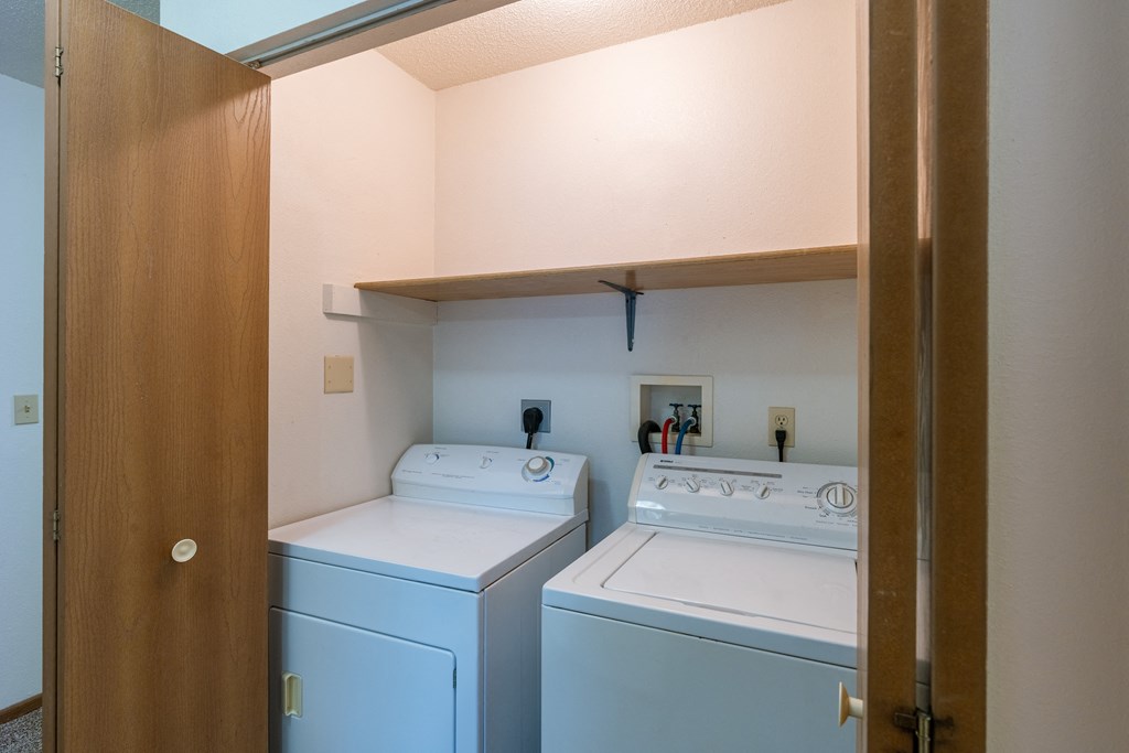 the laundry room has two washer and dryer machines. Fargo, ND Country Edge Apartments
