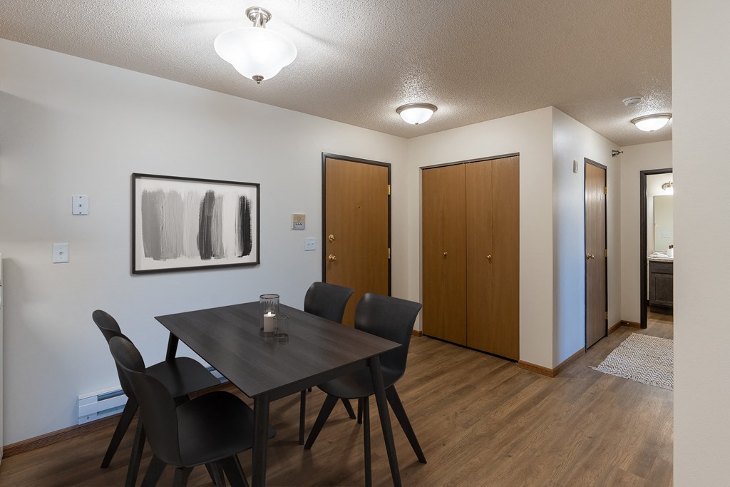Fargo, ND Parkside Apartments | Dining Fargo, ND Parkside Apartments. A dining room with a table and chairs