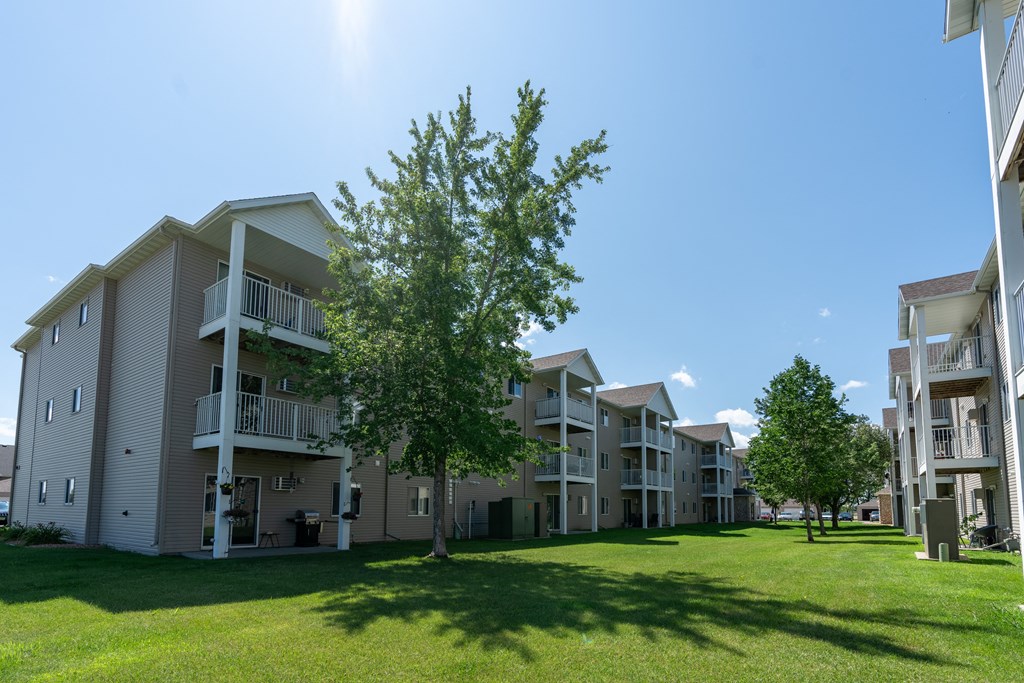 Fargo, ND Parkside Apartments. An exterior view of an apartment complex