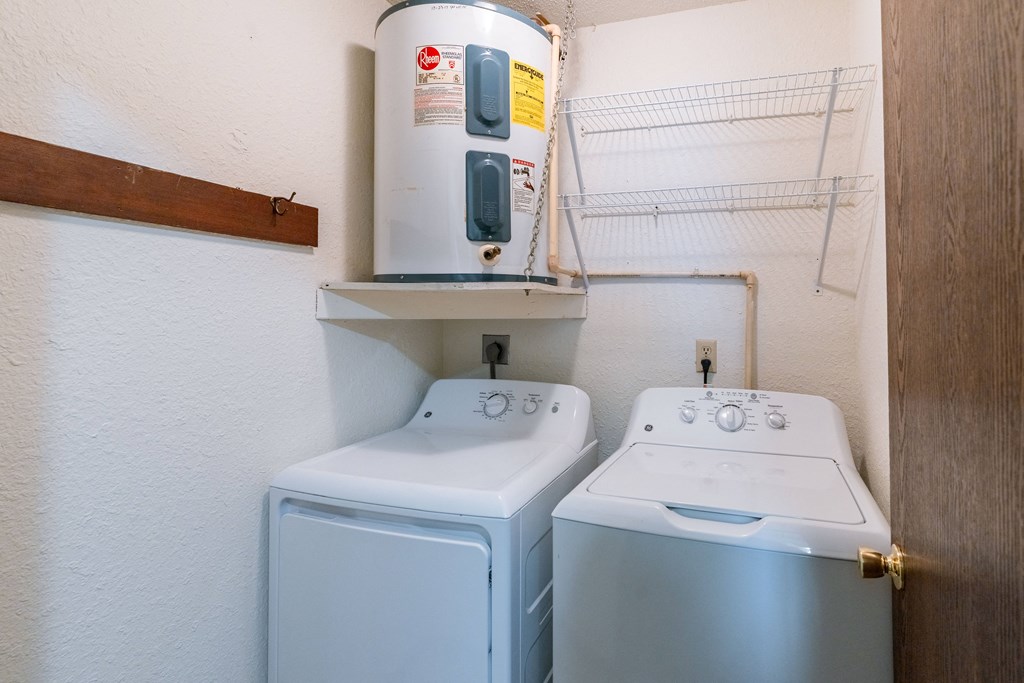 two washers and a dryer in a laundry room. Fargo, ND Plumtree Apartments