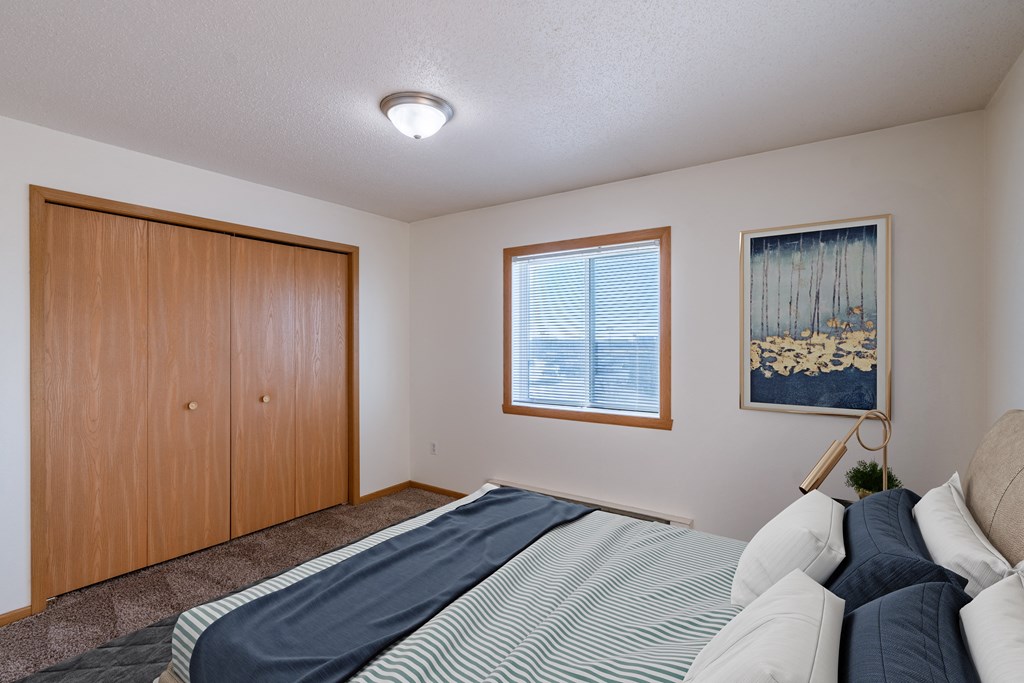 Fargo, ND Sunwood Apartments | Bedroom the second bedroom has a queen sized bed and a closet. Fargo, ND Sunwood Apartments