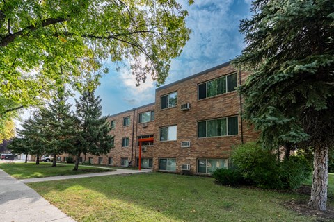 the building where the apartment is located. Fargo, ND Woodland Apartments