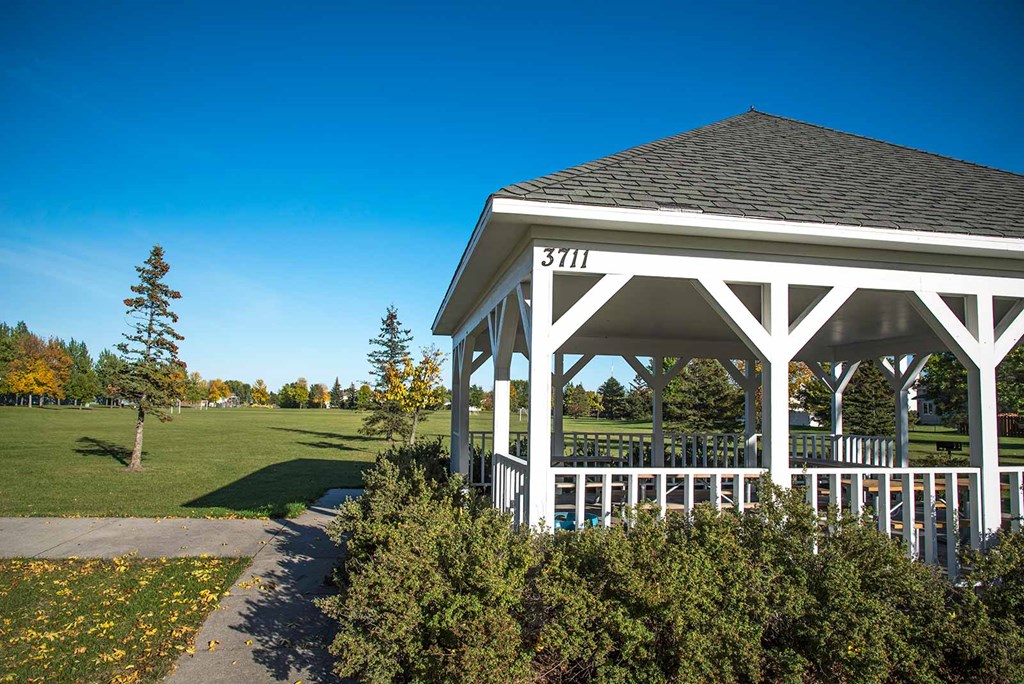 A gazebo surrounded by greenery. Fargo, ND Stonebridge Apartments