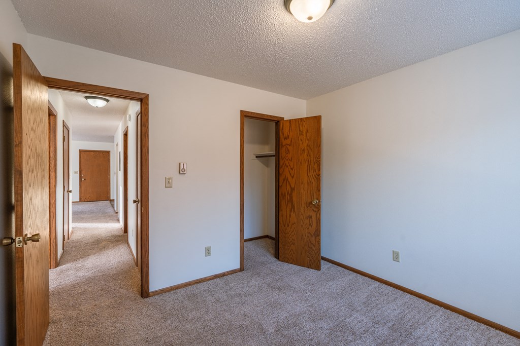 Cedarwood Apartments, 2515 Knight Dr, Grand Forks, ND RentCafe