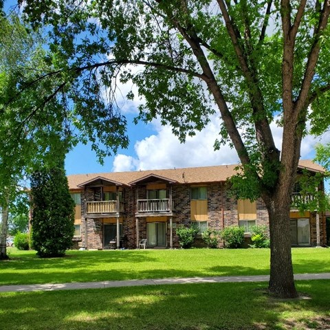Chandler 1898 Apartments | Grand Forks, ND