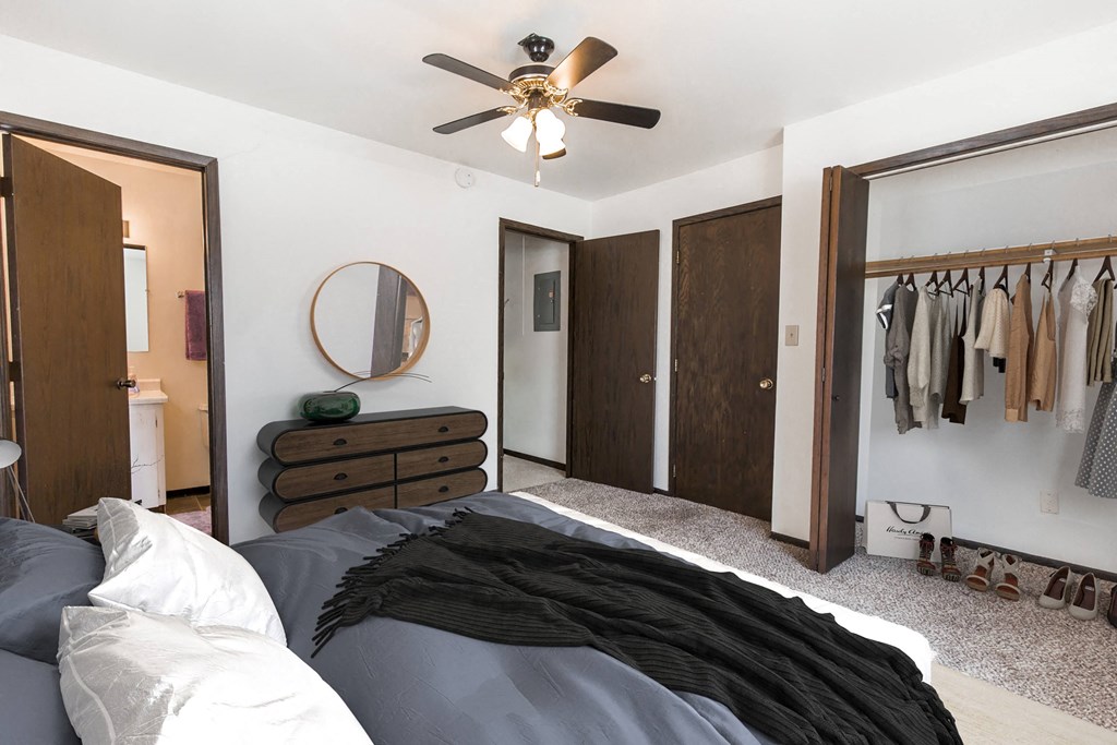Grand Forks, ND Claremont Apartments a bedroom with a large closet and a ceiling fan
