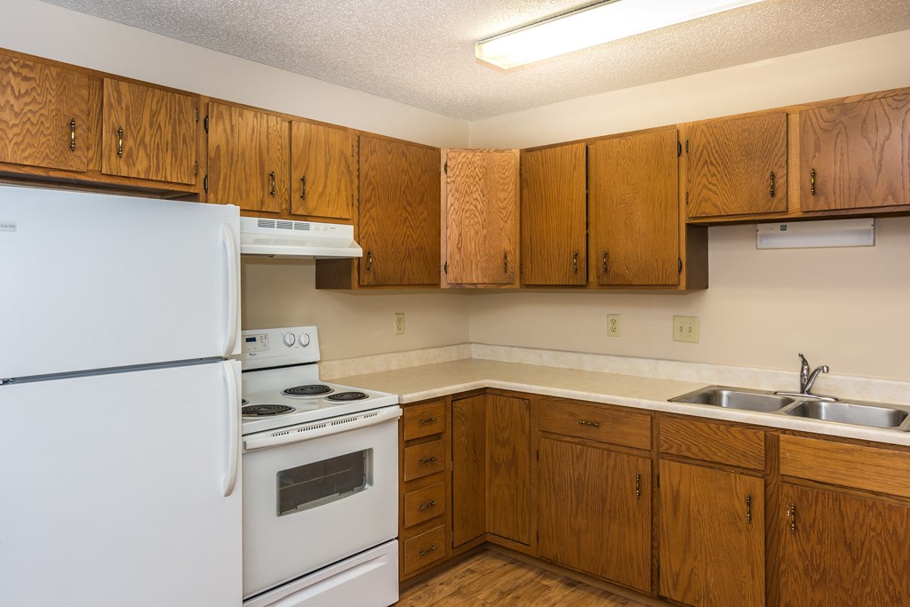 Grand Forks Ridgemont Apartments. A kitchen with white appliances.