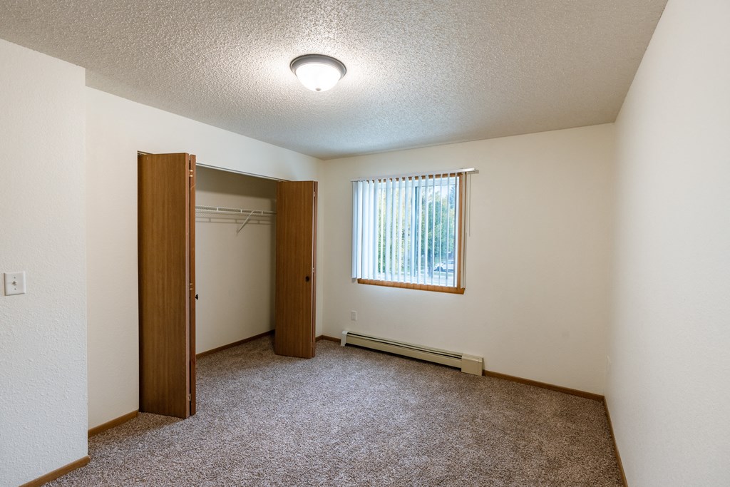 Grand Forks, ND Southview III Apartments. A room with a door to a closet and a window