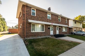 Grand Forks, ND Valley Home Duplex. a view of the front of the house